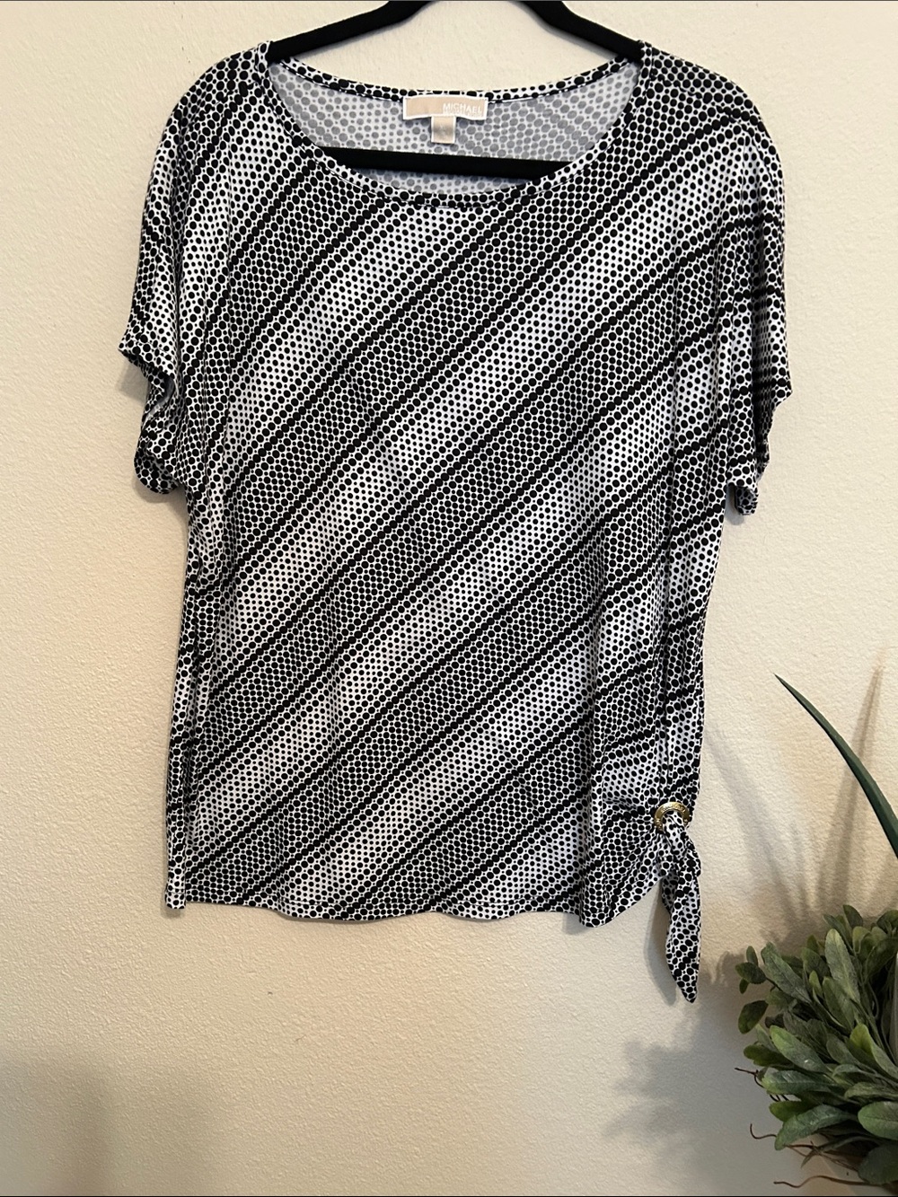 Michael Kors Black & White Geometric Short-Sleeve Gold Tie-Hem Top